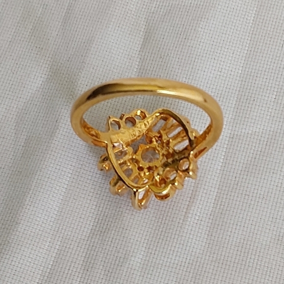 WOMEN'S SIZE 5 RING - Picture 5 of 6